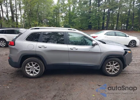 2016 Jeep Cherokee Latitude z USA, uszkodzony, nr VIN 1C4PJMCS9GW188038